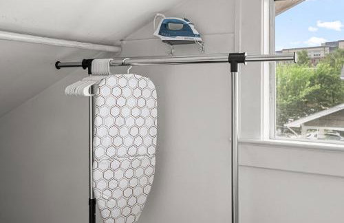 Charming 4BR Retreat in Arlington Sleeps 12 NearDC - Foto 22