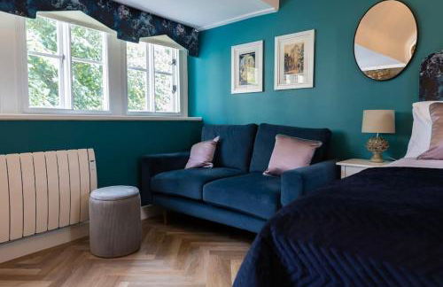 Central Medieval Grid Unique home with Gated parking - Foto 18