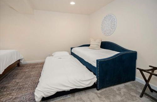 Theatrical Escape South Hill Home near Downtown - Foto 21