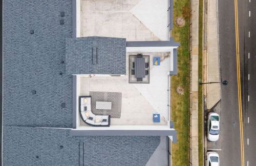 NEW Luxury Condo, Rooftop Terrace, EV Charger! - Foto 61