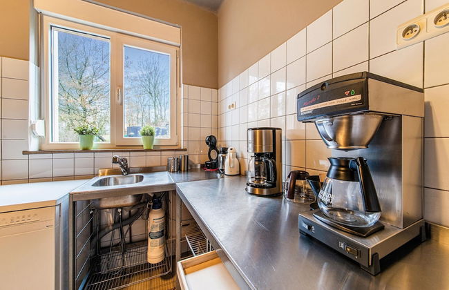 Beautiful Group House With Large Garden - Photo 36