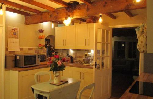 1800 Period Grade 2 Listed Cottage Addingham - Photo 32