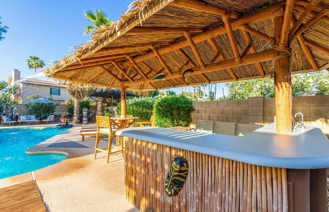 Tiki Paradise w Htd Pool Putt Grn Tiki Bar - Photo 2