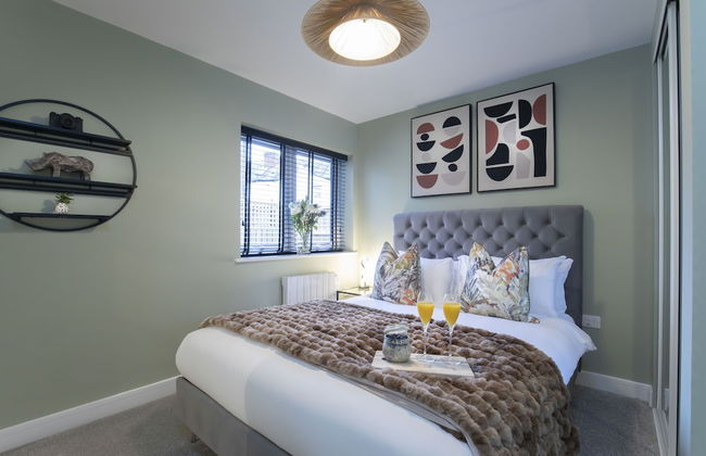 Elliot Oliver - Deluxe Two Bedroom Apartment With Parking & EV Charger - Photo 3