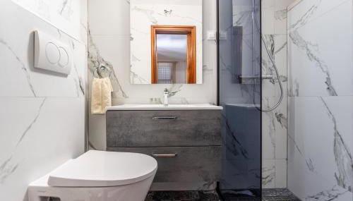 Beautiful Luxury House w sea View & Outside Space - Photo 4