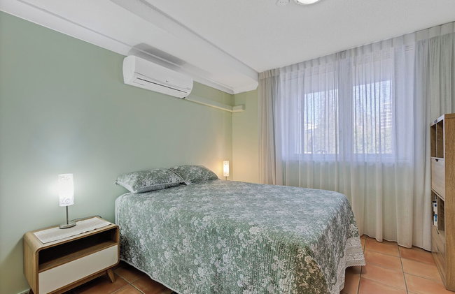 Elouera Tower Beachfront Apartments - Photo 20