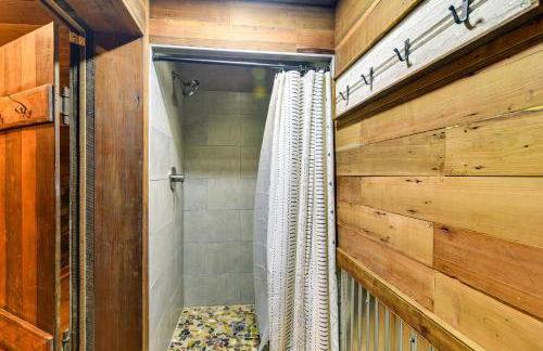 Glasgow Getaway with Patio, Fireplace and Grill! - Foto 19