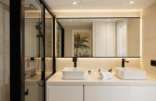 MARBELLA BANUS SUITES - Banús - Medina Garden - Brand New 1BR - 1BA - Outdoor Terrace - Bright & Modern - Pool - Steps from Puerto Banús Marina - Walk to El Corte Ing Luxury Shopping Mall - Photo 21
