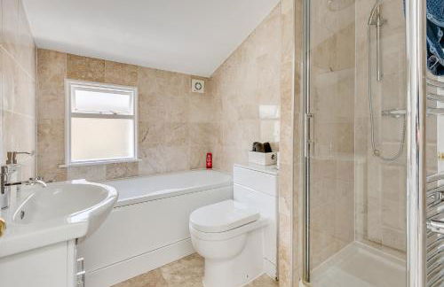 Balham near Tube Victorian House 4 Bedrooms 9 beds - Photo 10