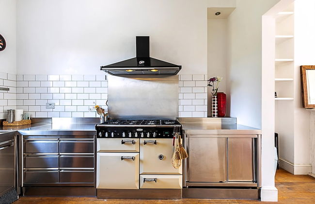 Retro Charm and Modern Comforts - Photo 10