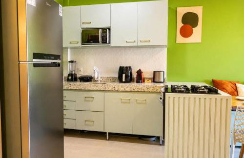 Apartamento com Piscina, Garagem, 8min Praia do Forte - Foto 5