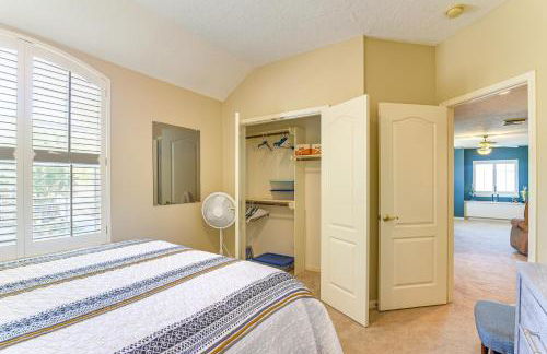 Patio, BBQ and Yard Family Retreat in Pearland - Photo 27