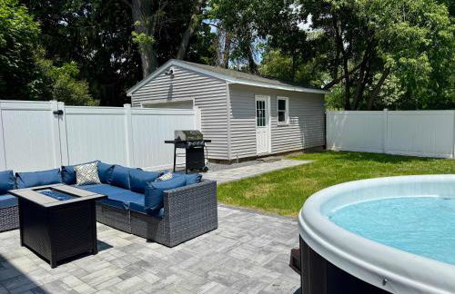 Jefferson & Grounds 3BR Steps from HWS and Hot Tub - Foto 8