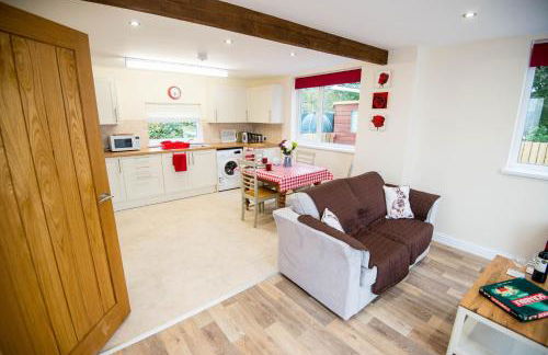 Round Park - A large dog friendly one level holiday cottage for groups and families - Photo 25