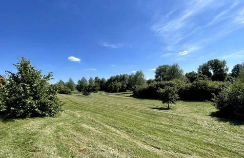 Stylish 6 Bedroom 3 Bathroom Detached House with Free Parking, Super-Fast Wifi, Pool Table, Smart TVs with Netflix by Yoko Property - Foto 36