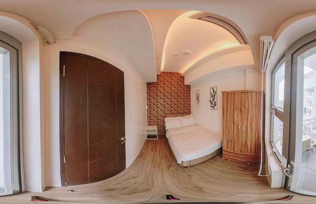 Stylish 1BR City Apartment - Photo 4