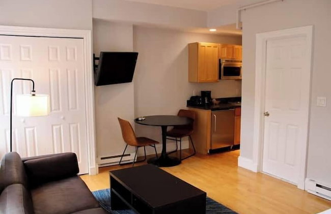 Maverick Suites at 402 Columbus Ave - Foto 40