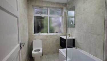 4 Bedroom House - Free Parking, Great access to London, Herts, Essex - Foto 4