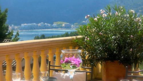 Apartamento en el Puerto de Sóller con gran terraza privada y vistas al mar. Piscina comunitaria. Localizado en un zona tranquila y muy soleada. Wifi gratis disponible. Parking. - Foto 4