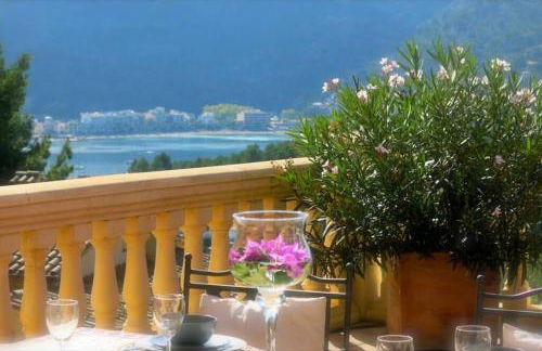 Apartamento en el Puerto de Sóller con gran terraza privada y vistas al mar. Piscina comunitaria. Localizado en un zona tranquila y muy soleada. Wifi gratis disponible. Parking. - Foto 4