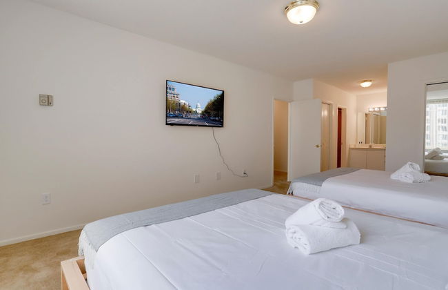 Stylish Comfort Condo in Crystal City - Photo 6