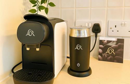 Stunning 5 bed house in enviable location - Photo 6