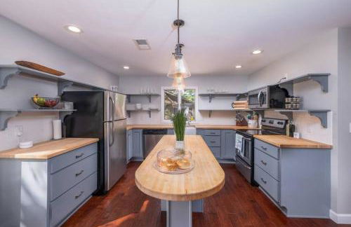 Secluded Waterfront A-Frame Cabin w/ Pvt Lake - Foto 24