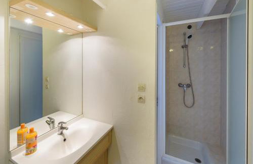 Peaceful Holiday Home in Plouguin with Indoor Pool - Foto 3