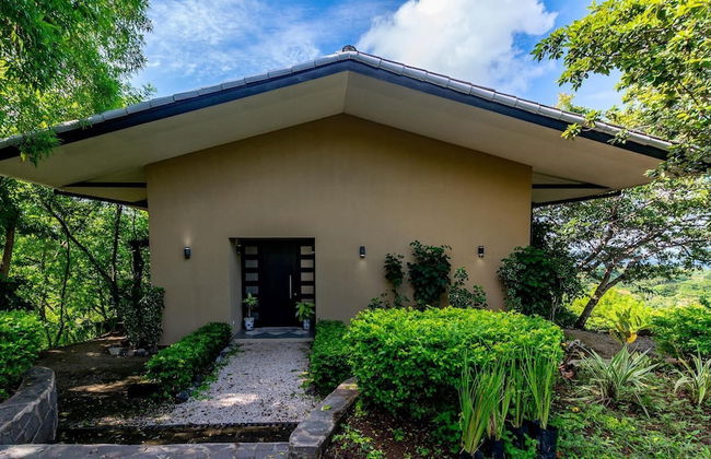 Nostalgic Retro Home on Luxurious Lot with a Private Infinity Pool and Ocean Views - Photo 33