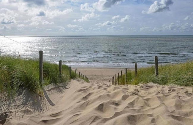 Stylish Harborfront Escape - Photo 31