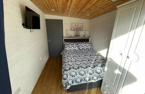 Maple Lodge Quirky Salvaged Railway Carriage with Hot Tub - Foto 18