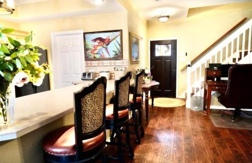 Massive lakefront home with HOT TUB - Foto 55