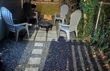 5min-Grant park with Fenced Yard, Parking and Pet Friendly - Photo 4