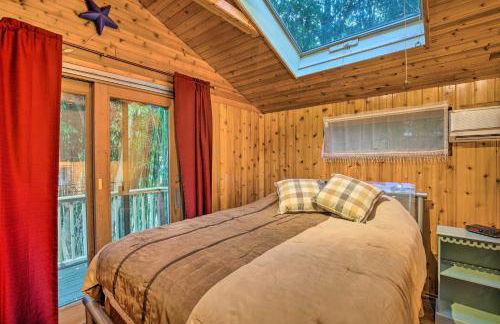 Remote Long Island Lakefront Cabin with Deck and Grill - Foto 14