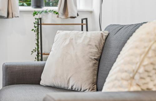 Crew Quarters - Your Ideal Stay in Bury - Photo 10