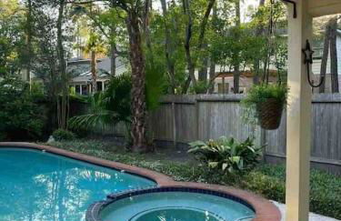 Lovely Woodlands home w/heated pool and spa! - Foto 33