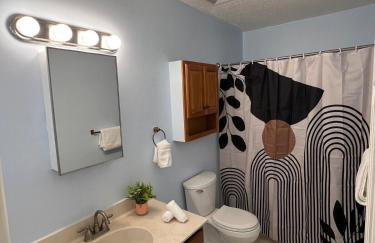 The White Door 2-bedroom townhouse near VT & RU - Foto 10