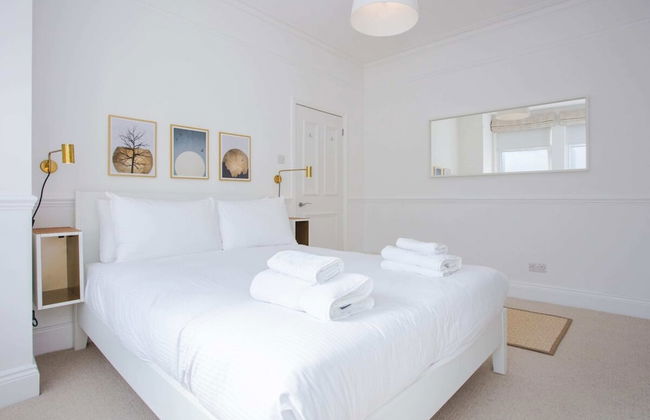 Stylish & Modern 3 Bed Flat in NW London With Garden - Foto 5