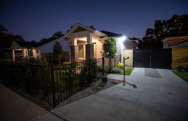 Brand New Modern Pet Friendly Zen Home W/ Private Home Theater & Hot Tub! 2 Bedroom Home by RedAwning - Photo 63