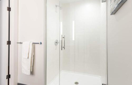 Entire Apt Downtown Seaport with Pool - Photo 21