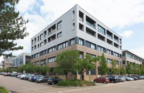 Deluxe 2 bed, 2 bathroom Milton Keynes apartment within walking distance to train station and City centre. - Foto 26