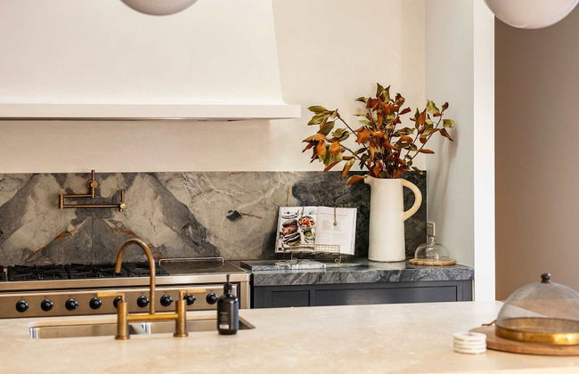 Muskoka Luxe Retreat With Pool Spa Fire Pit - Photo 21