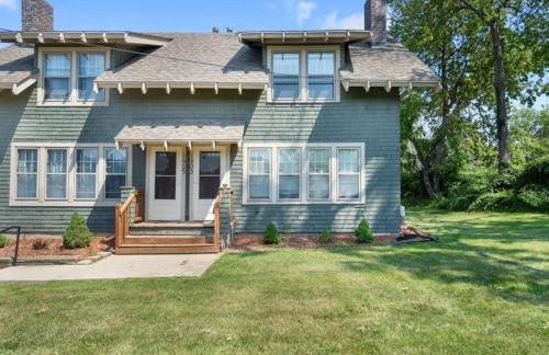 Chic 2BR Duplex Free Parking near Hospitals - Foto 13