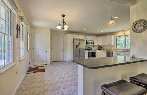 Cape Cod Home with Game Room - 3 Mi From Mayflower! - Foto 16