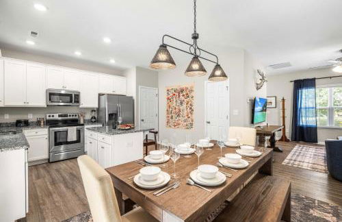 Charming 5bd - BBQ - Deck- 4mins Duke University - Photo 9