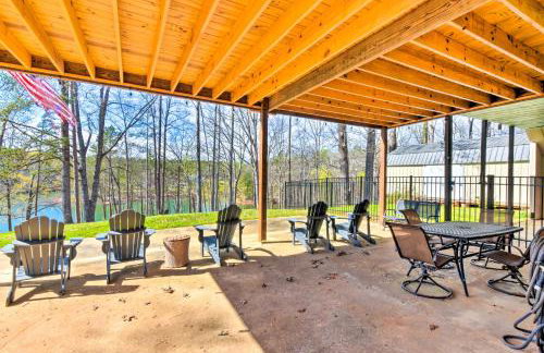 Townville Lake House with Private Dock, Kayaks! - Foto 27