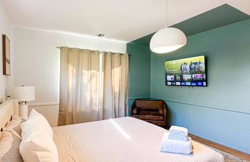 6BR Pool Escape for Friends and Family - LOU1 - BUR - Foto 9