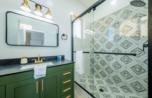 Brycegate Retreat. Stunning Views. Modern Comforts. - Photo 10