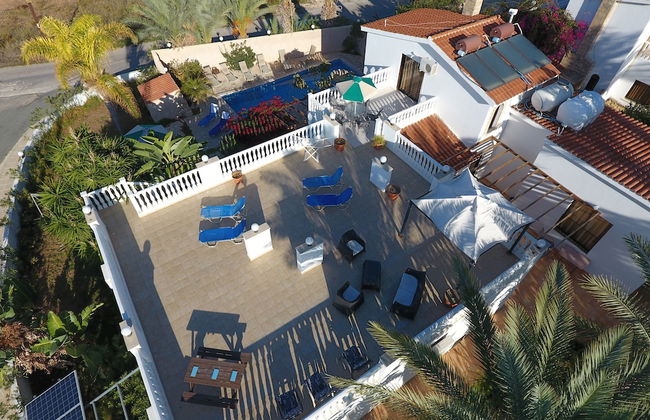 Lovely 7 Bedroom Villa !! - Photo 24