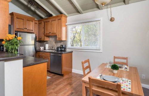 Spacious, Soaring Ceilings, Near Downtown MV, GOOG - Photo 8